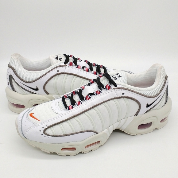 tailwind 4 white